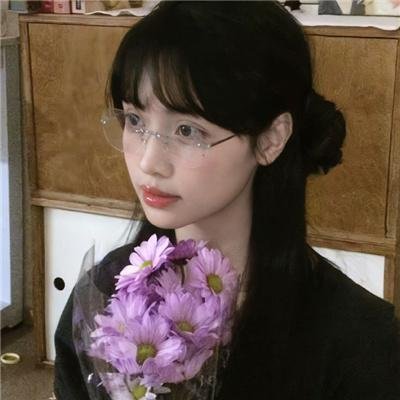 单车上的少女